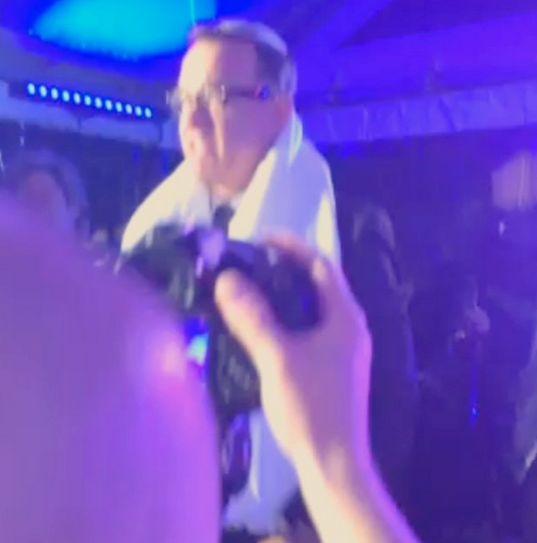 ΒΙΝΤΕΟ-Ο Τομ Χανκς διασκεδάζει σε γαμήλιο πάρτι