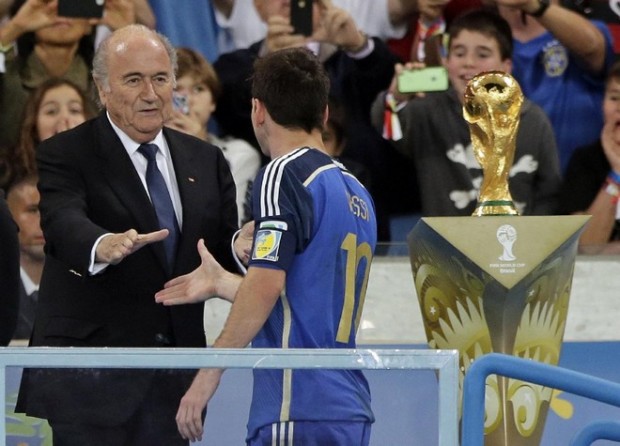 Έκπληκτος και ο Μπλάτερ για τη βράβευση του Μέσι