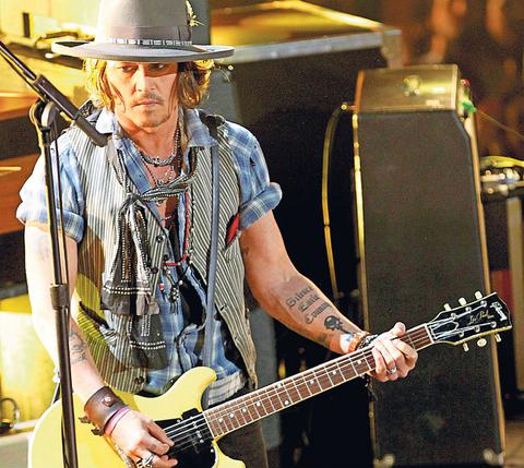 Ο Ντεπ ρόκαρε με τους Aerosmith