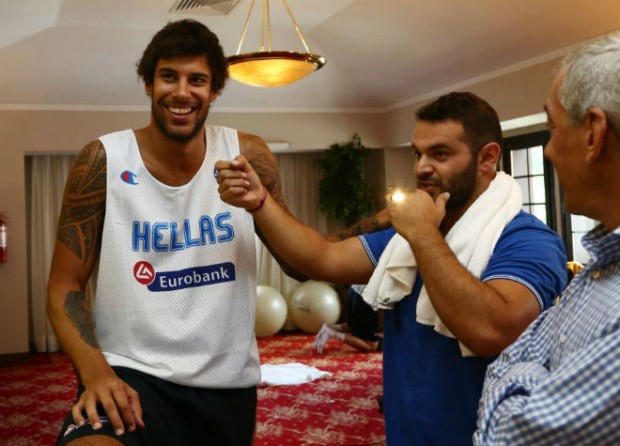 ΒΙΝΤΕΟ-Τα πειράγματα του Πρίντεζη και η selfie του Αντετοκούνμπο