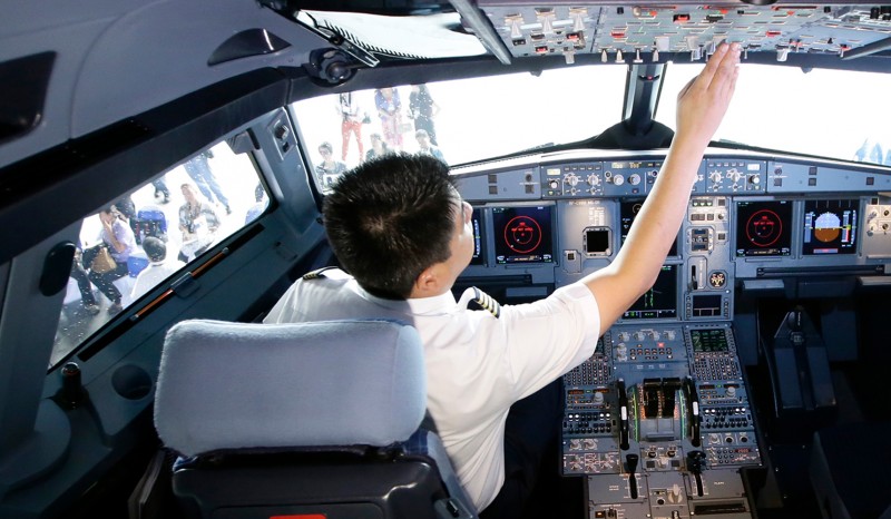 Καταγγέλλουν πιλότο για σεξουαλική παρενόχληση