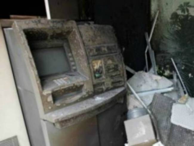 Ισχυρή έκρηξη σε ATM στο Μενίδι-Σε νηπιαγωγείο τα θραύσματα