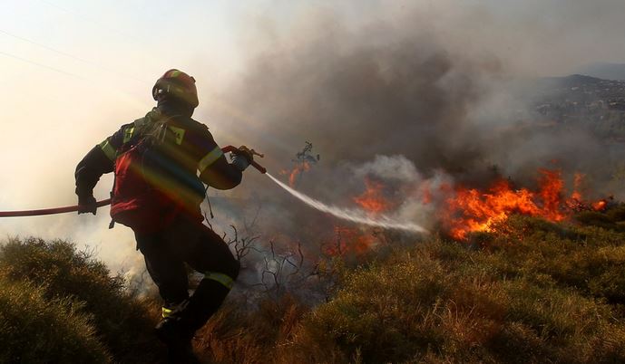 Στο “κόκκινο” η χώρα αύριο-Πολύ υψηλός κίνδυνος πυρκαγιάς