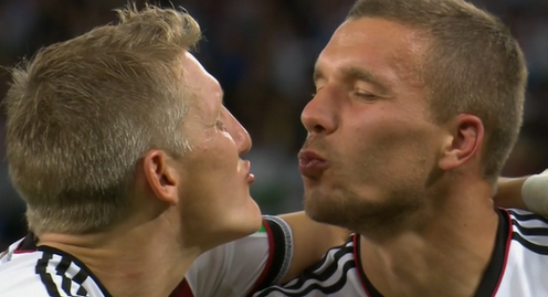 ΦΩΤΟ-Το «φιλί» του Σβαϊνστάιγκερ με τον Ποντόλσκι