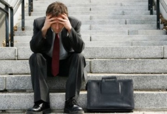 Πληροφορίες ότι η τρόικα θα ζητήσει 6.500 απολύσεις