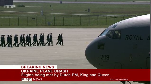 ΒΙΝΤΕΟ-Προσγειώθηκε το αεροσκάφος με τις σορούς των επιβατών του Boeing