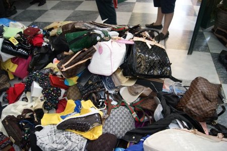 36 εκατ. προϊόντα “μαϊμού” κατασχέθηκαν μέσα στο 2013