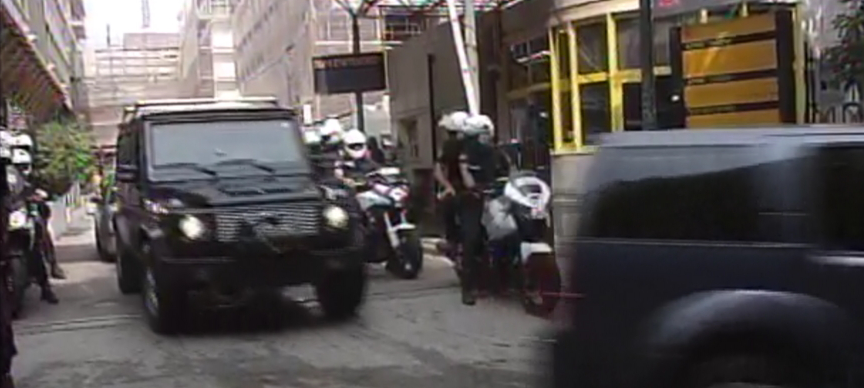 ΤΩΡΑ-Στη Λουκάρεως η πομπή που συνοδεύει τον Μαζιώτη