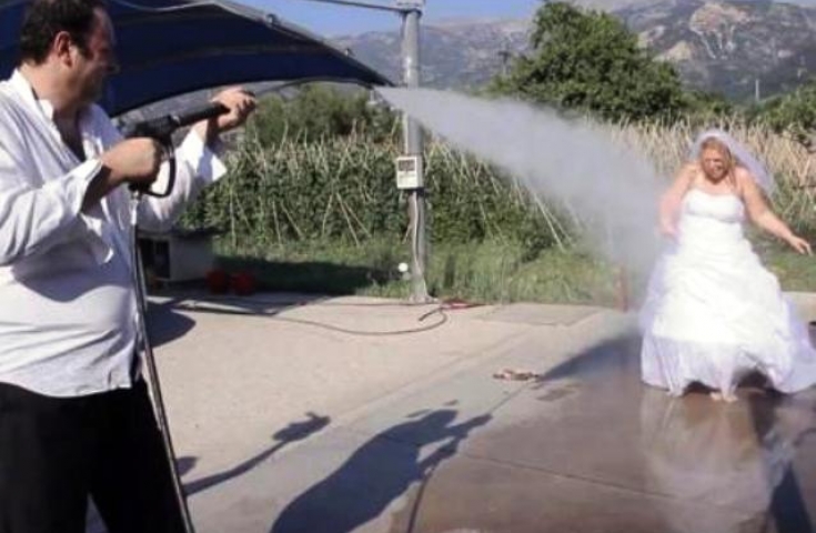 ΒΙΝΤΕΟ-Το ζευγάρι των νεόνυμφων που θα λατρέψετε