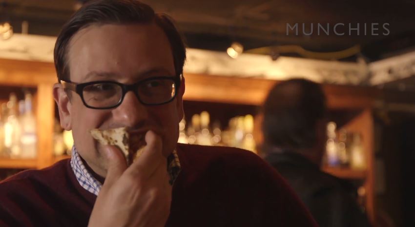 ΒΙΝΤΕΟ-Τρώει 25 χρόνια μόνο… πίτσα