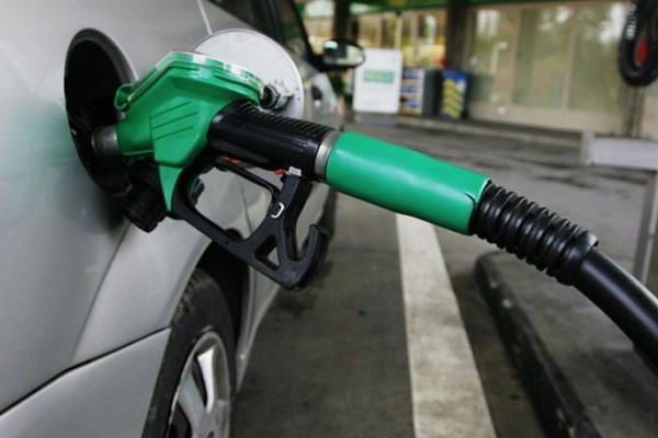 Στο 1,8 ευρώ εκτοξεύτηκε η βενζίνη στα νησιά