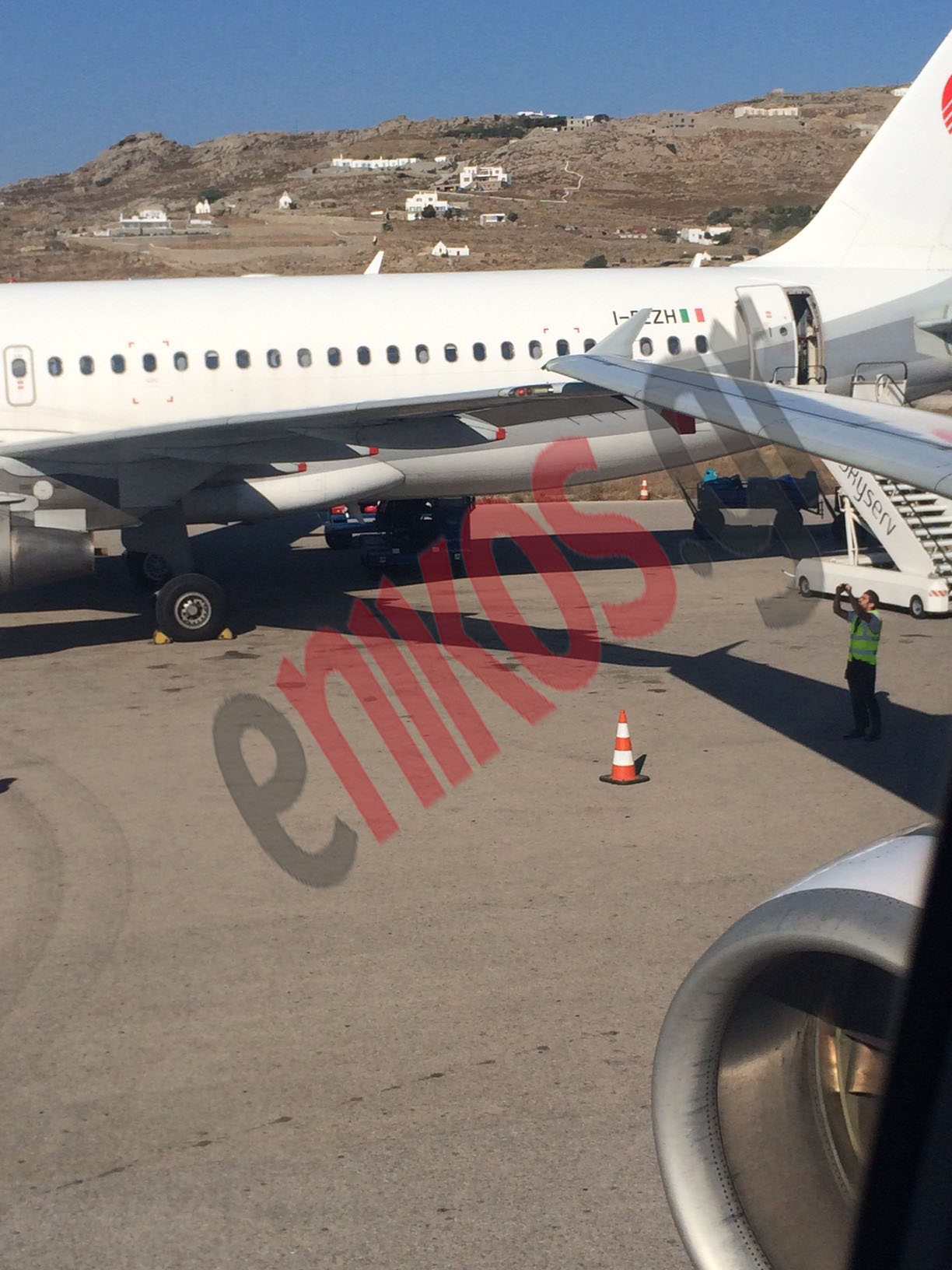 ΦΩΤΟ-Η αποκόλληση των αεροπλάνων στη Μύκονο