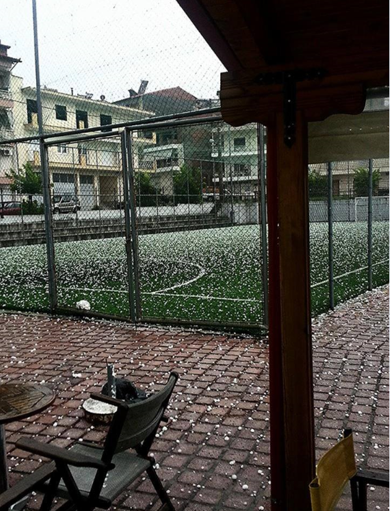 ΦΩΤΟ-Χαλάζι σε μέγεθος καρυδιού στη Νάουσα