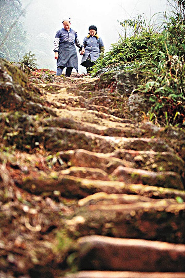 perierga.gr - Έσκαψε 6.000 σκαλοπάτια στο βουνό για τον έρωτα μιας γυναίκας!