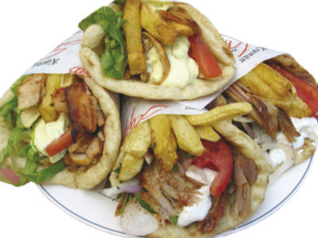 Ζητάει χρηματοδότη για να κεράσει… σουβλάκια