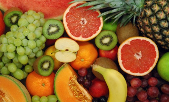 Τα φρούτα παχαίνουν γιατί έχουν ζάχαρη: Ποια όμως;