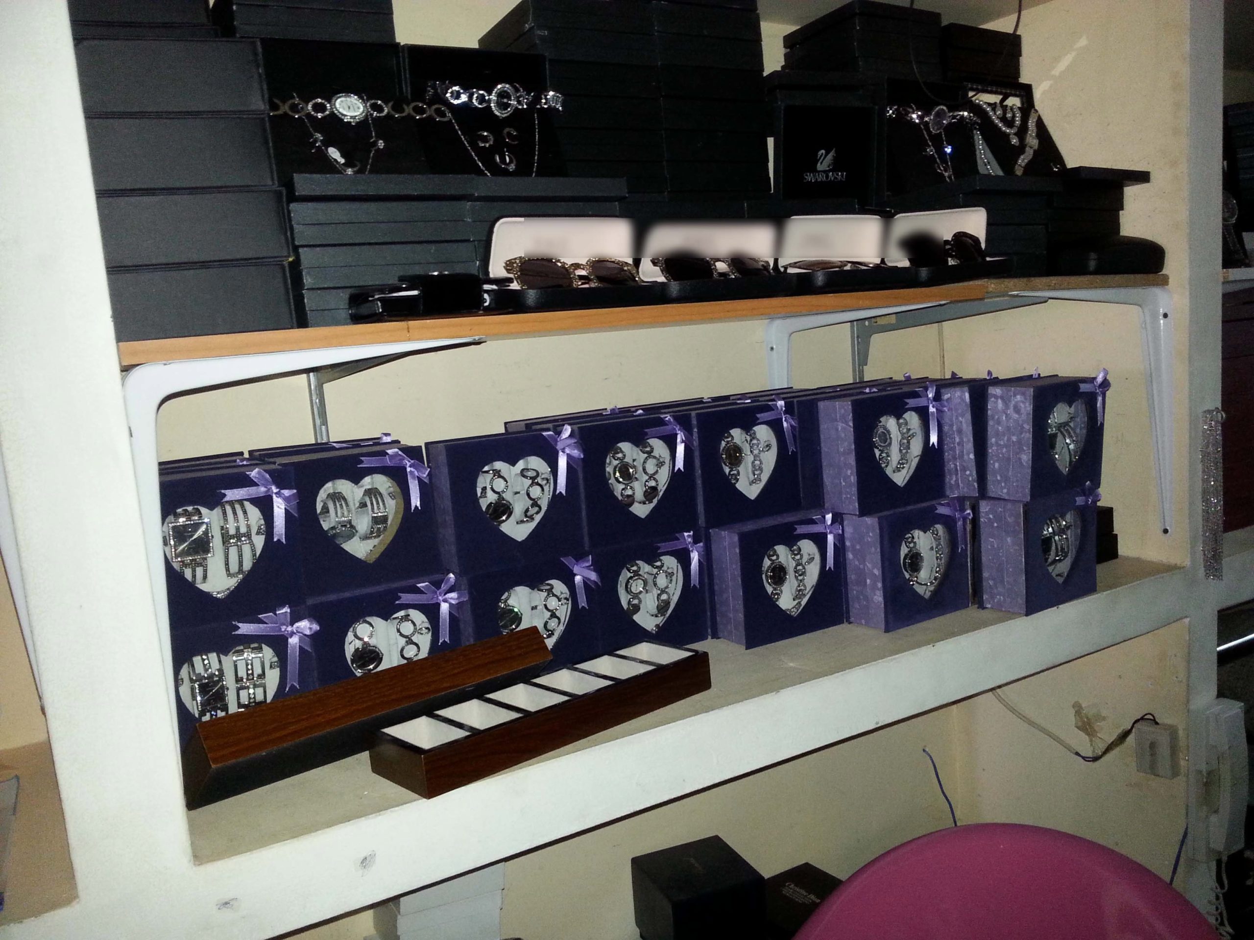 ΒΙΝΤΕΟ-ΦΩΤΟ-Είχαν 15.000 «μαϊμού» προϊόντα