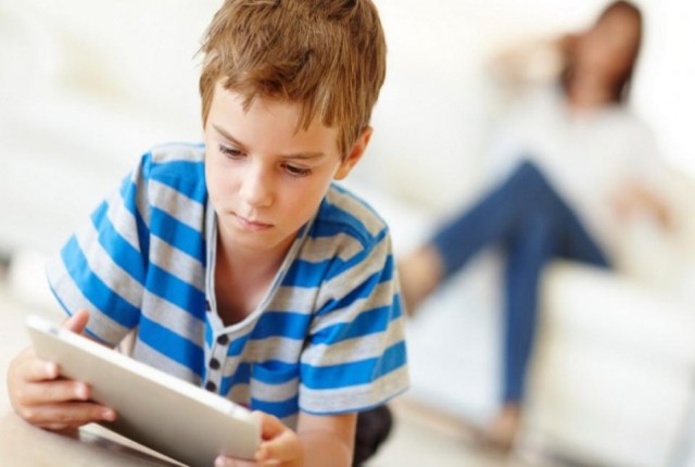 Καλοκαίρι, τηλεόραση και videogame: Βάλε όρια στο παιδί