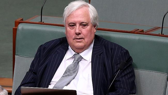 Κροίσος βουλευτής φοβάται μήπως τον παρακολουθούν