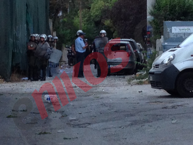 ΦΩΤΟ-Επίθεση από Χρυσαυγίτες σε κατάληψη στο Μαρούσι-2 τραυματίες