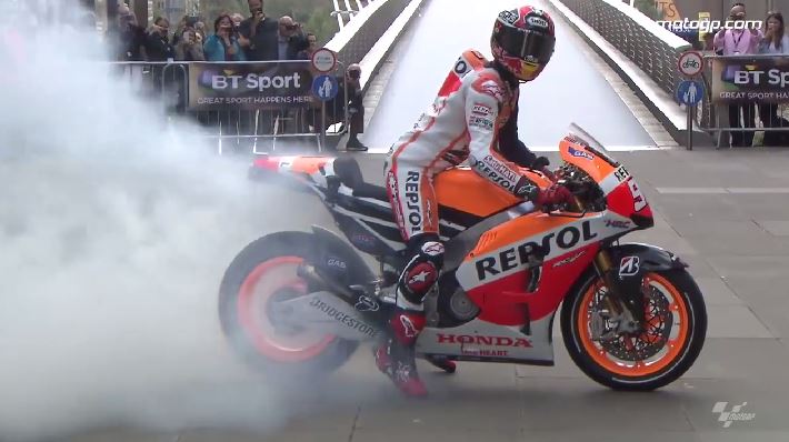 ΒΙΝΤΕΟ-O Marc Marquez στη Millennium Bridge