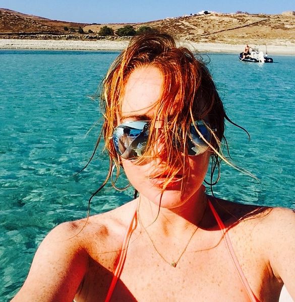 ΦΩΤΟ-Ενθουσιασμένη με την Μύκονο η Lohan