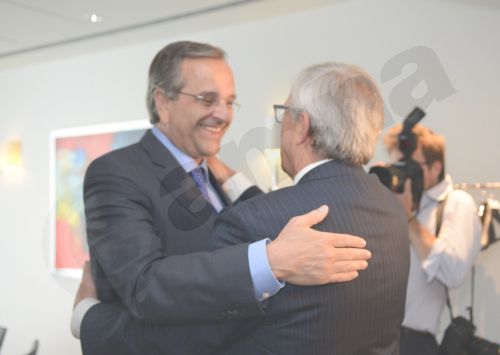 ΦΩΤΟ-Ο θερμός εναγκαλισμός Σαμαρά-Γιούνκερ