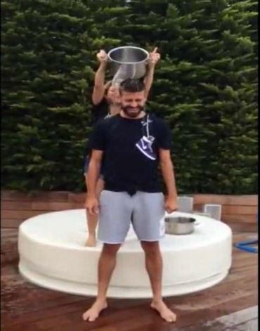 BINTEO-H Σακίρα χτύπησε τον Πικέ με κατσαρόλα