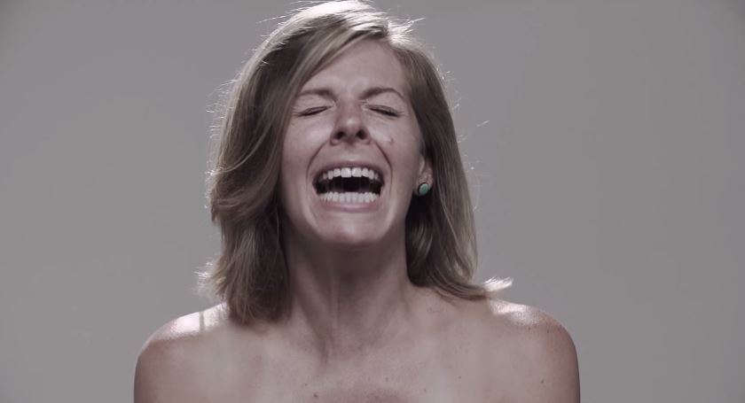 ΒΙΝΤΕΟ-Τους “χτυπούν” με τέιζερ