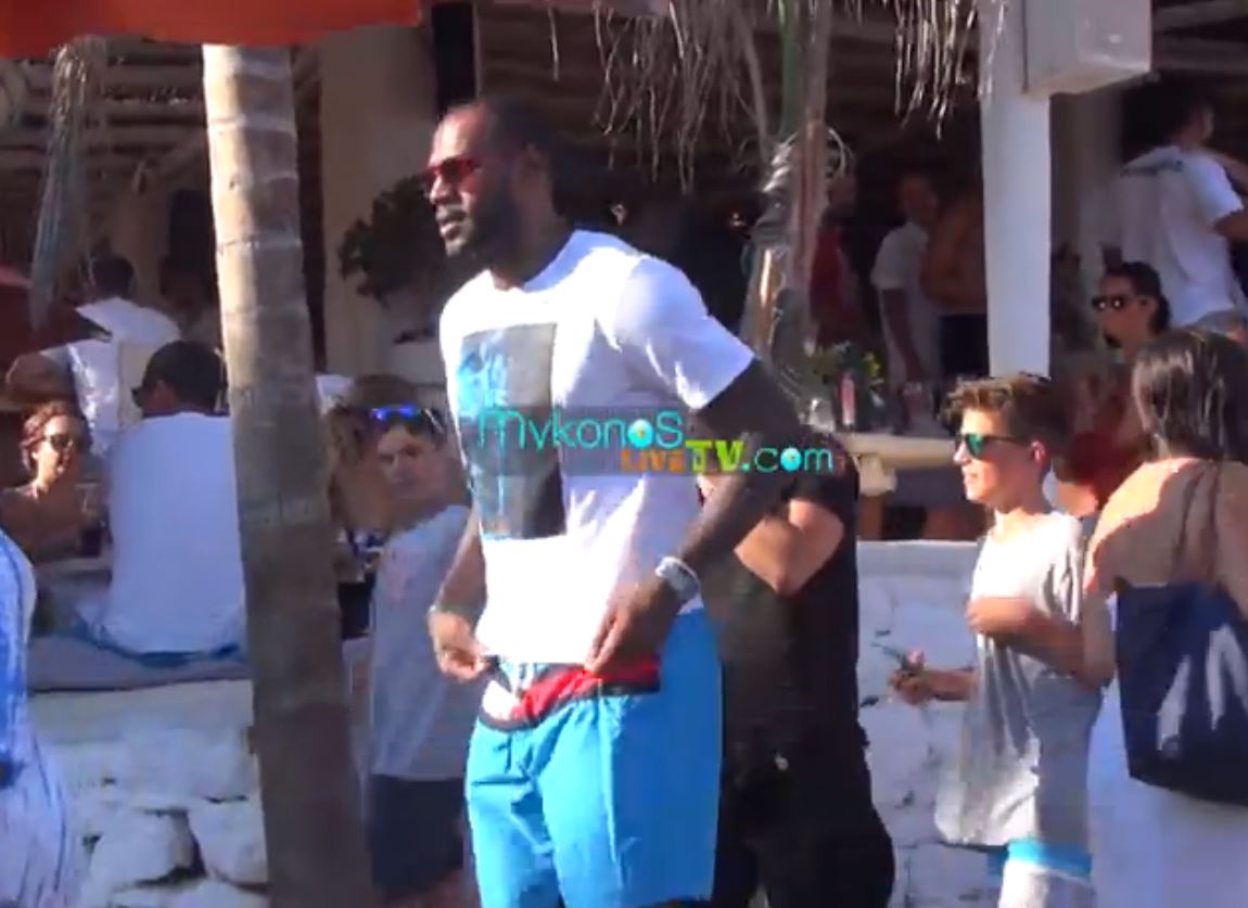 BINTEO-Αποθεώθηκε στη Μύκονο ο Λεμπρόν