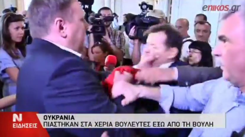 BINTEO-Πιάστηκαν στα χέρια Ουκρανοί βουλευτές