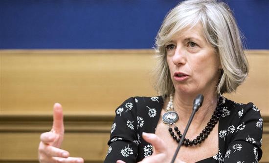 ΦΩΤΟ-Η Ιταλίδα υπουργός κάνει topless