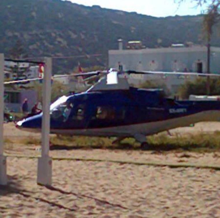 Ελικόπτερο προσγειώθηκε σε παραλία της Σύρου