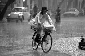 ΦΩΤΟ-Βρέχει και θέλετε να κάνετε ποδήλατο; Δείτε τη λύση