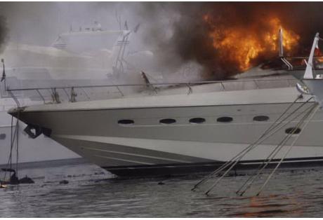 ΤΩΡΑ-Σε εξέλιξη φωτιά σε σκάφος στην Ιθάκη