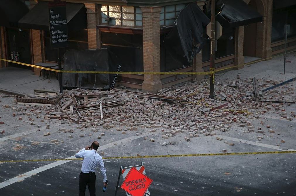 ΦΩΤΟ-Δεκάδες τραυματίες και ζημιές από τον σεισμό στην Καλιφόρνια