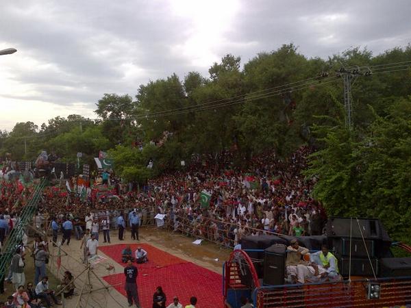 ΦΩΤΟ-Πακιστάν-Ζητούν την παραίτηση του Πρωθυπουργού