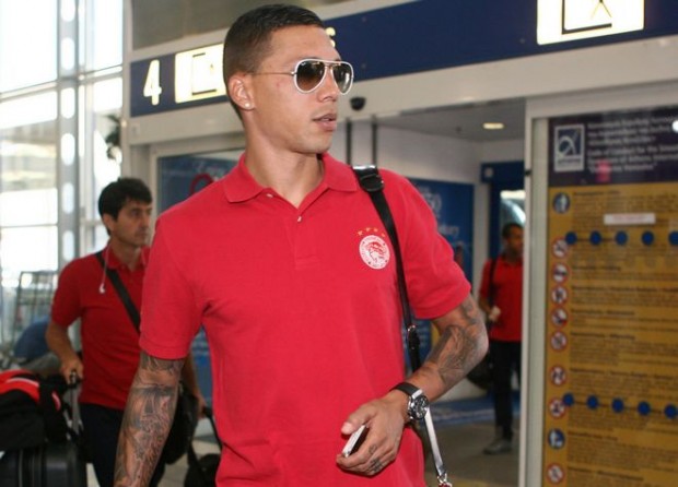 “Έρχεται και υπογράφει ο Χολέβας”