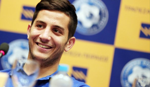 “Μάχη” Άρσεναλ-Λίβερπουλ για Μανωλά