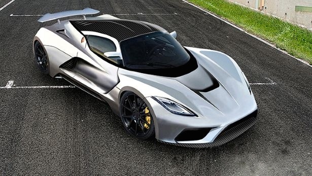 ΦΩΤΟ-Ο “τυφώνας” του Hennessey