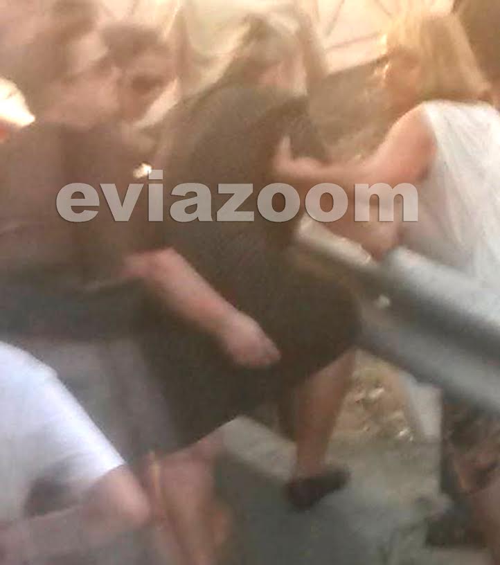 ΦΩΤΟ-Ηλικιωμένοι… πηδούν κάγκελα για να μπουν στο ΚΤΕΛ