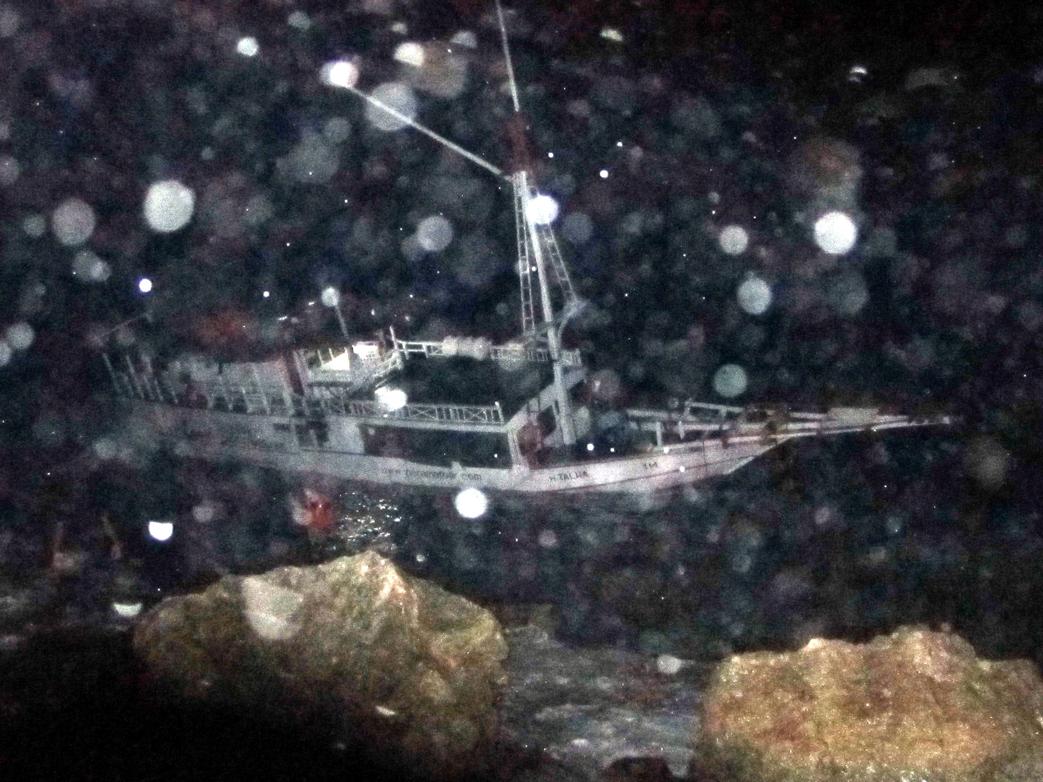 Δεκάδες νεκροί από ναυάγια στην Ινδονησία