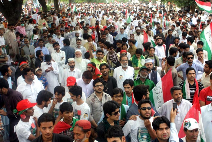 Στο Ισλαμαμπάντ οι πορείες που ζητούν την παραίτηση της κυβέρνησης