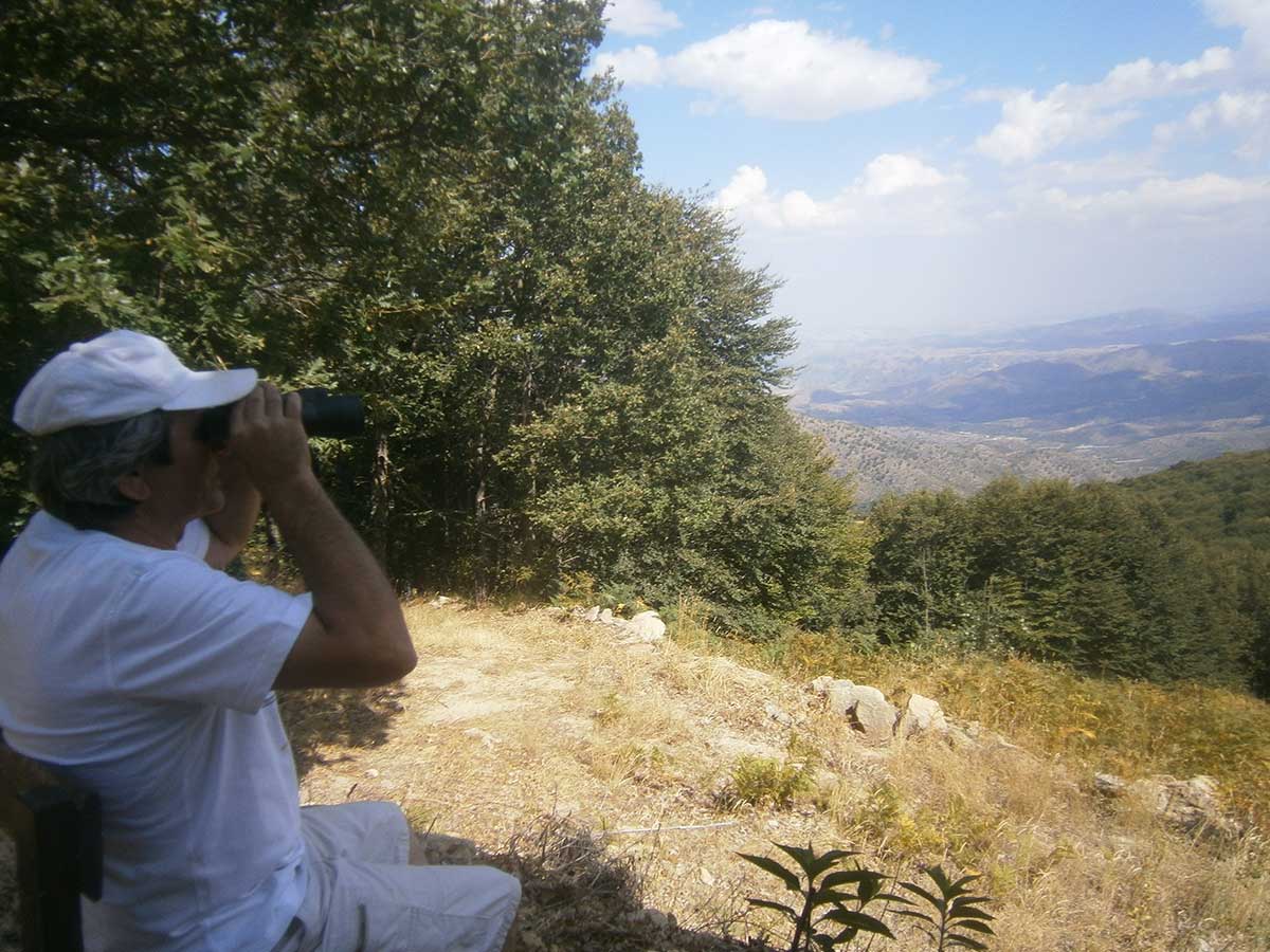 ΒΙΝΤΕΟ-Άφησε την Αθήνα και πήγε… στο βουνό