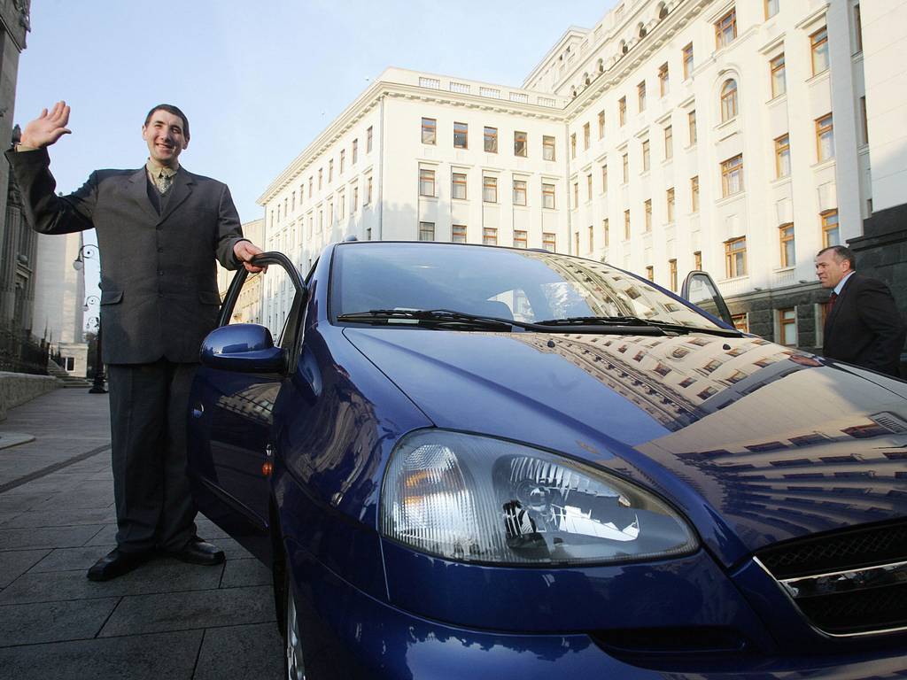 ΦΩΤΟ-Πέθανε ένας από τους υψηλότερους ανθρώπους στον κόσμο