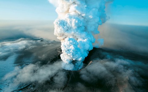 Σε πορτοκαλί συναγερμό η Ισλανδία-Φόβοι για έκρηξη ηφαιστείου
