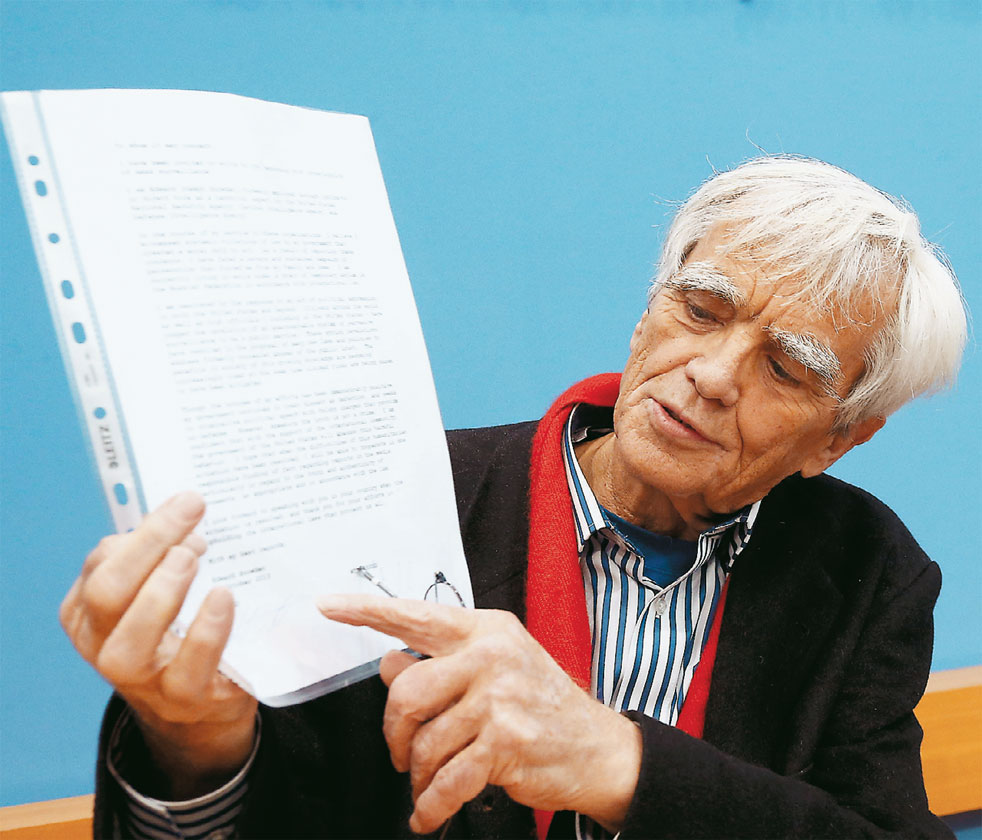 Γερμανός βουλευτής διερωτάται αν παρακολουθείται η Ελλάδα