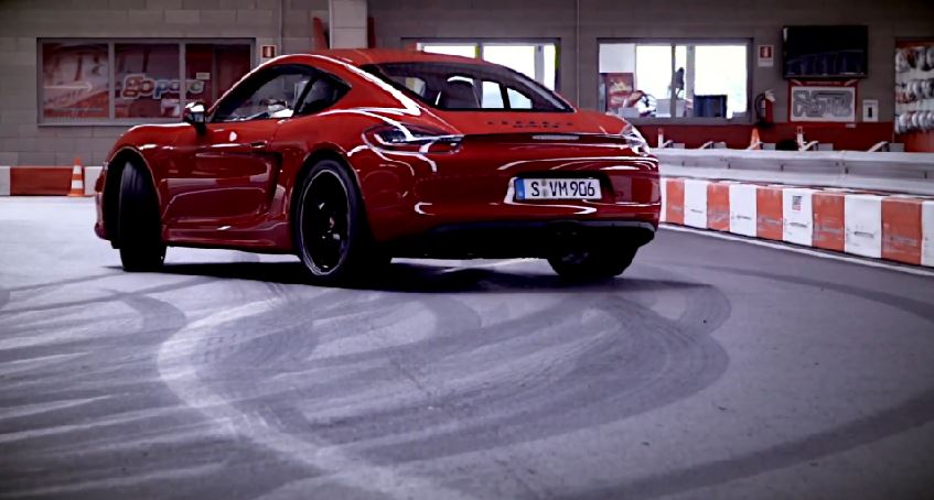 ΒΙΝΤΕΟ-Μία Porsche σε πίστα… καρτ