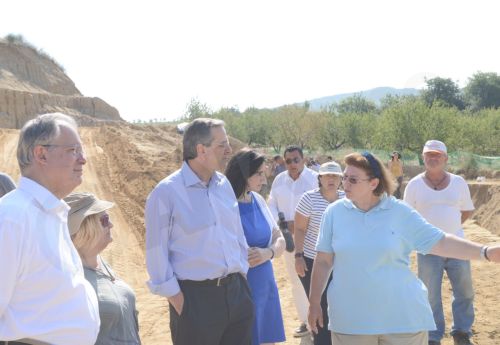 ΦΩΤΟ-Ο Σαμαράς στην Αρχαία Αμφίπολη