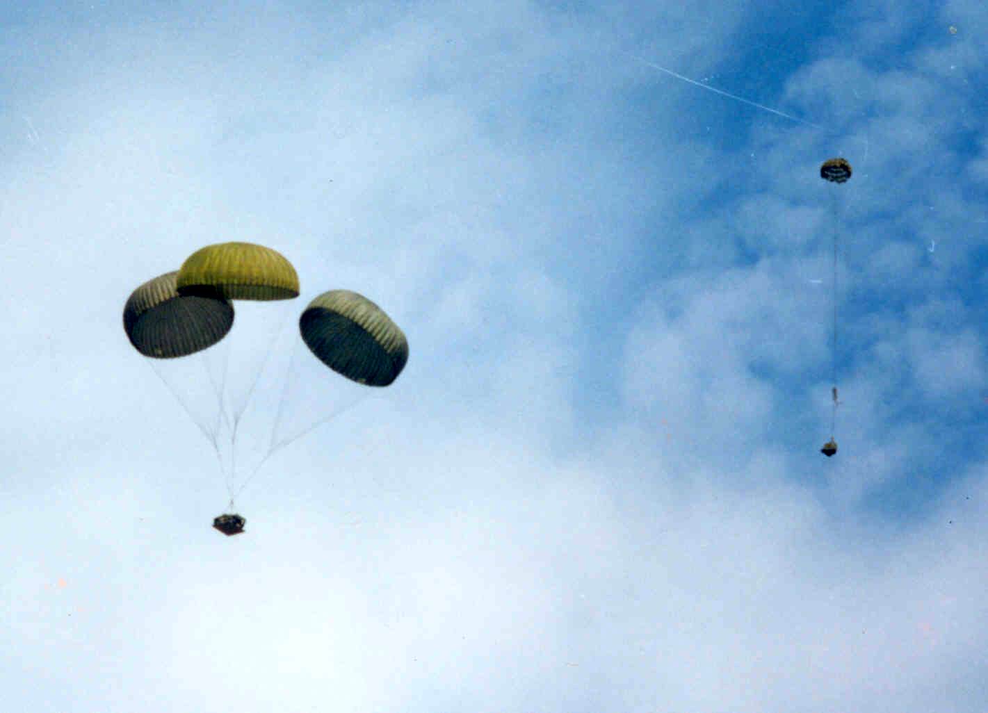 Σε ρίψεις προμηθειών προς τους Ιρακινούς προχώρησαν οι ΗΠΑ